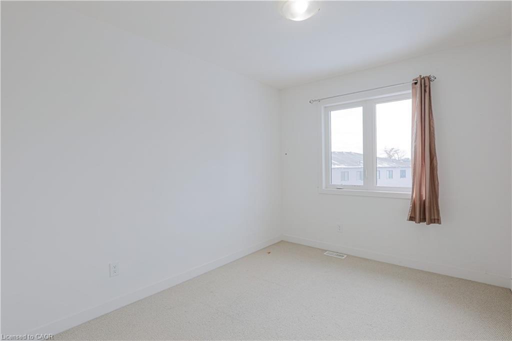 105 Pony Way, Kitchener, ON - Indoor Photo Showing Other Room