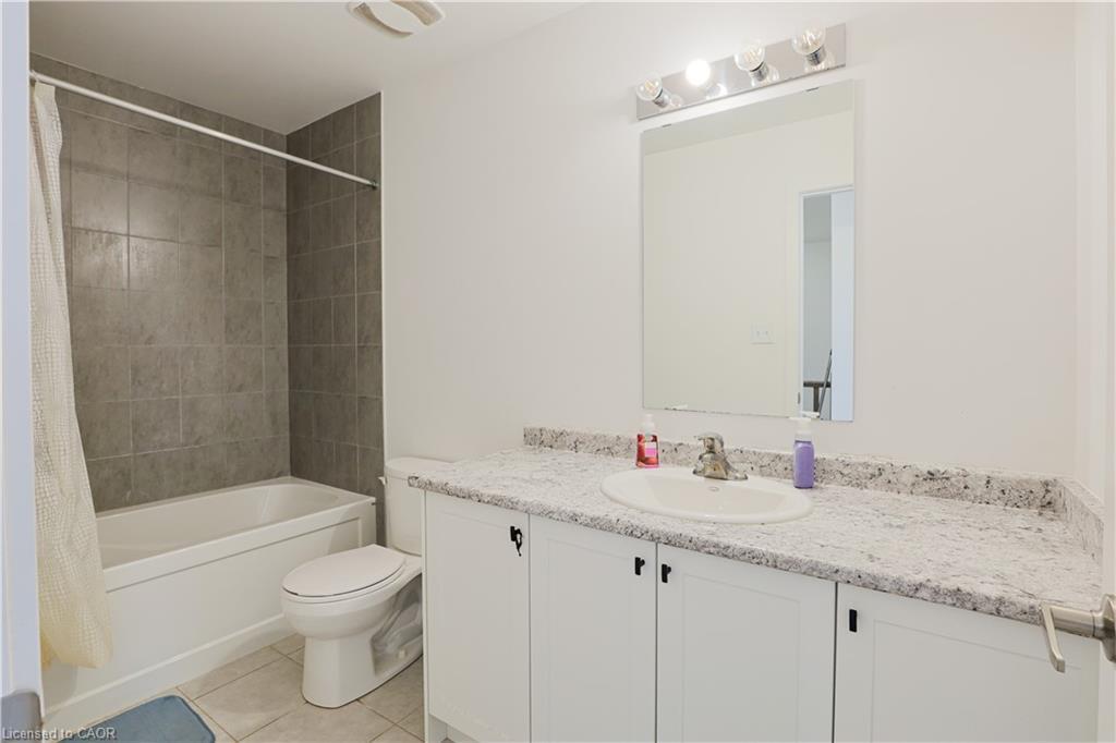 105 Pony Way, Kitchener, ON - Indoor Photo Showing Bathroom