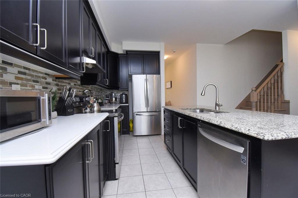 56 Forest Ridge Drive, Waterdown, ON - Indoor Photo Showing Kitchen With Upgraded Kitchen