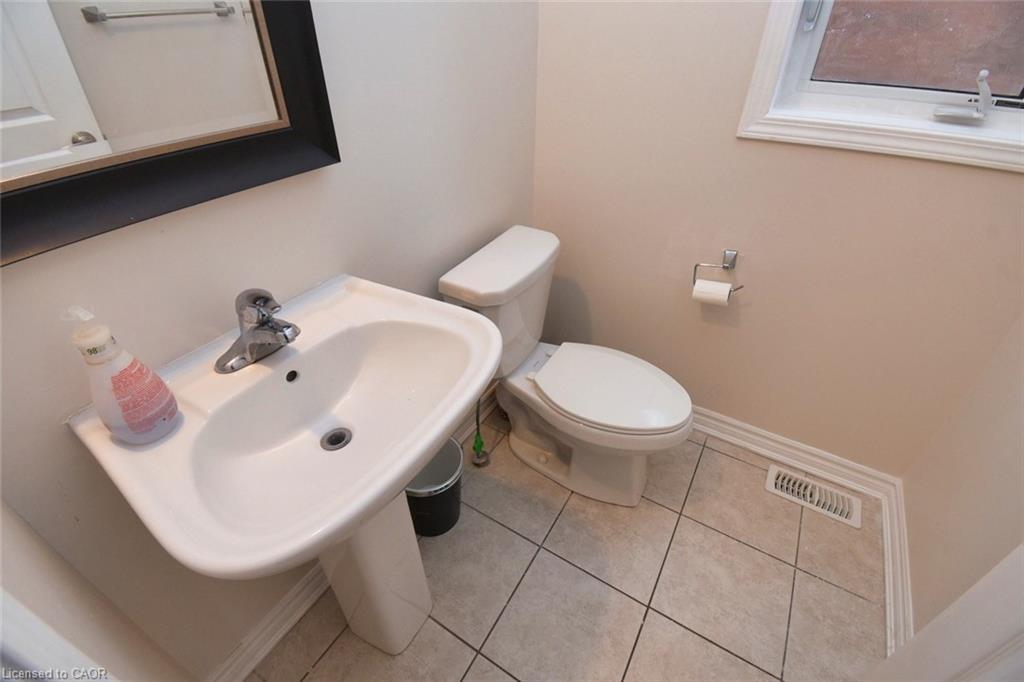 56 Forest Ridge Drive, Waterdown, ON - Indoor Photo Showing Bathroom