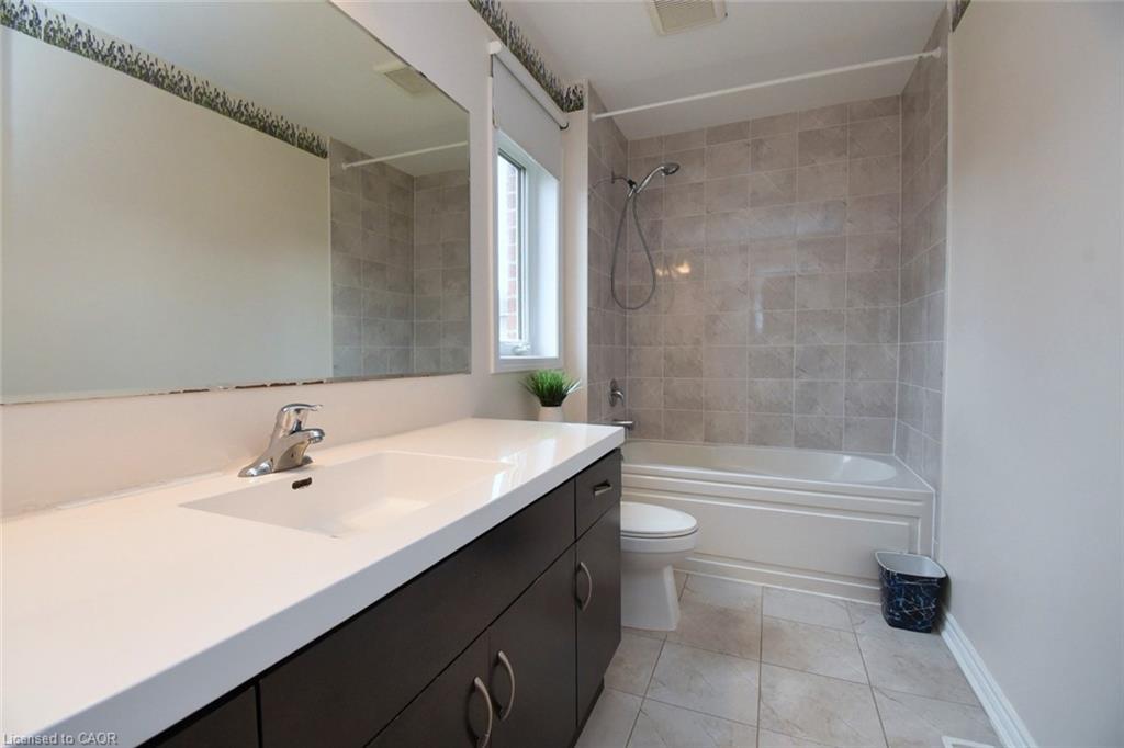 56 Forest Ridge Drive, Waterdown, ON - Indoor Photo Showing Bathroom