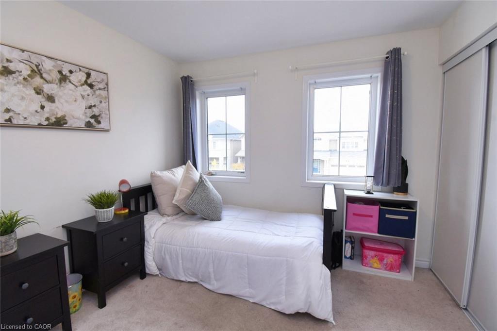 56 Forest Ridge Drive, Waterdown, ON - Indoor Photo Showing Bedroom