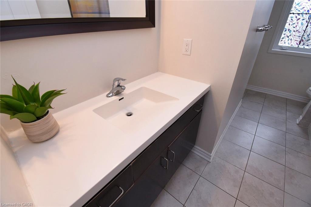 56 Forest Ridge Drive, Waterdown, ON - Indoor Photo Showing Bathroom