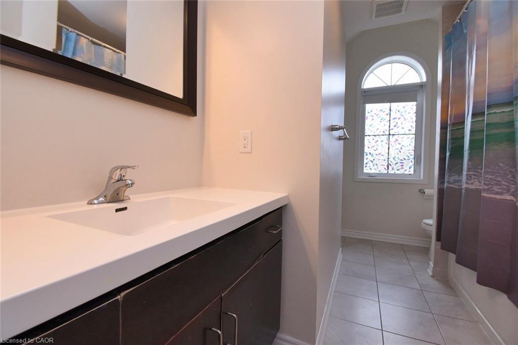 56 Forest Ridge Drive, Waterdown, ON - Indoor Photo Showing Bathroom