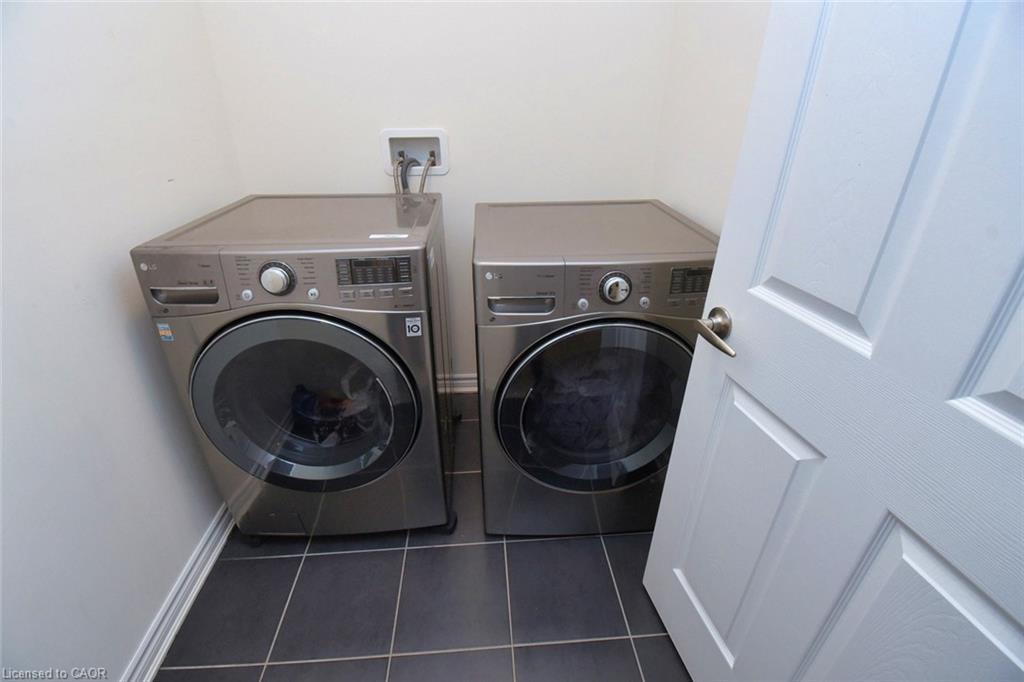 56 Forest Ridge Drive, Waterdown, ON - Indoor Photo Showing Laundry Room