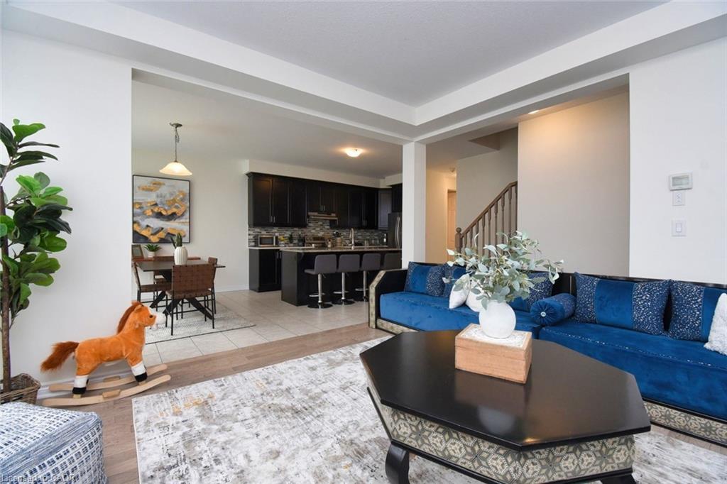 56 Forest Ridge Drive, Waterdown, ON - Indoor Photo Showing Living Room