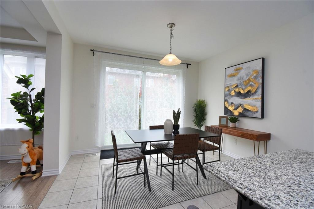 56 Forest Ridge Drive, Waterdown, ON - Indoor Photo Showing Dining Room
