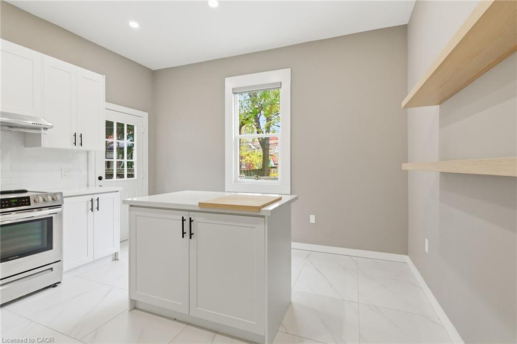 273 Robert Street, Hamilton, ON - Indoor Photo Showing Kitchen