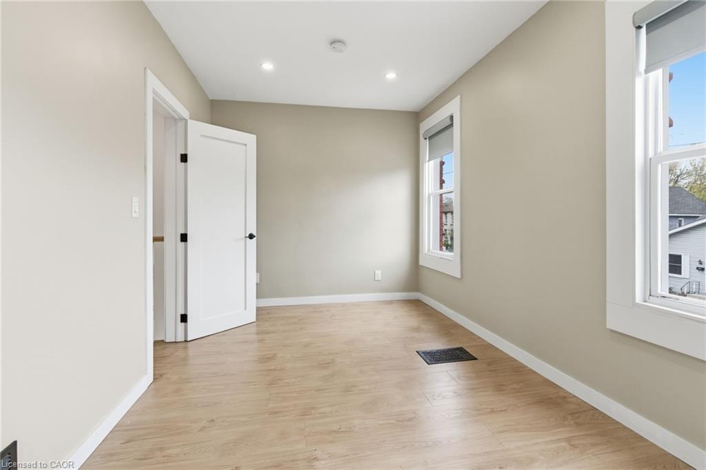 273 Robert Street, Hamilton, ON - Indoor Photo Showing Other Room