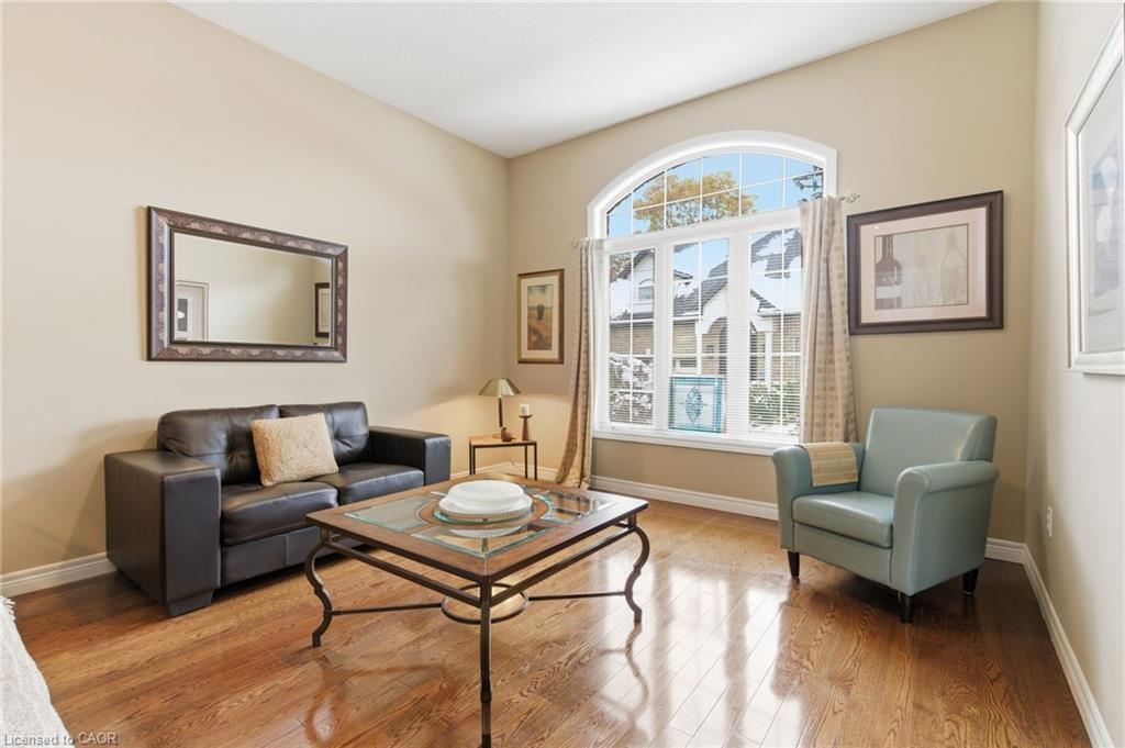 6-195 Wilson Street W, Ancaster, ON - Indoor Photo Showing Living Room