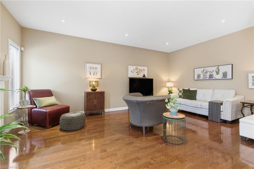 6-195 Wilson Street W, Ancaster, ON - Indoor Photo Showing Other Room