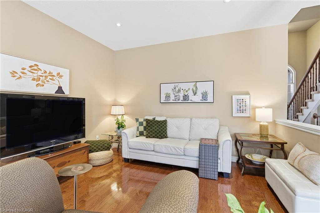 6-195 Wilson Street W, Ancaster, ON - Indoor Photo Showing Living Room