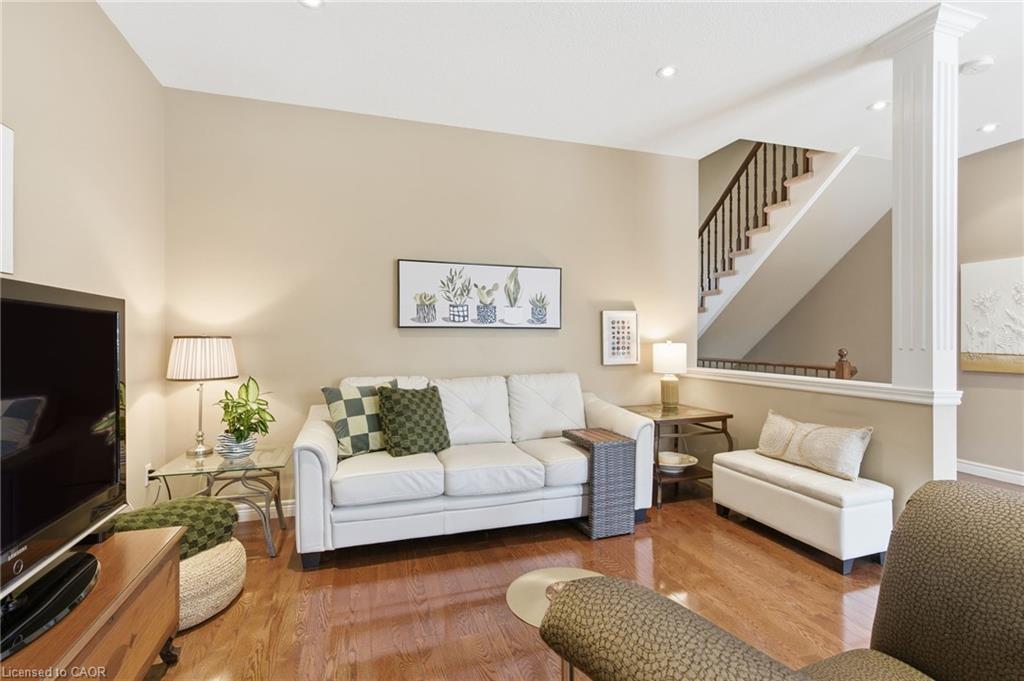 6-195 Wilson Street W, Ancaster, ON - Indoor Photo Showing Living Room