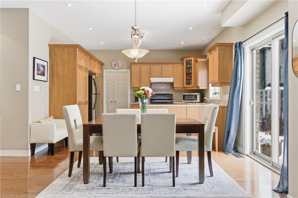 6-195 Wilson Street W, Ancaster, ON - Indoor Photo Showing Dining Room