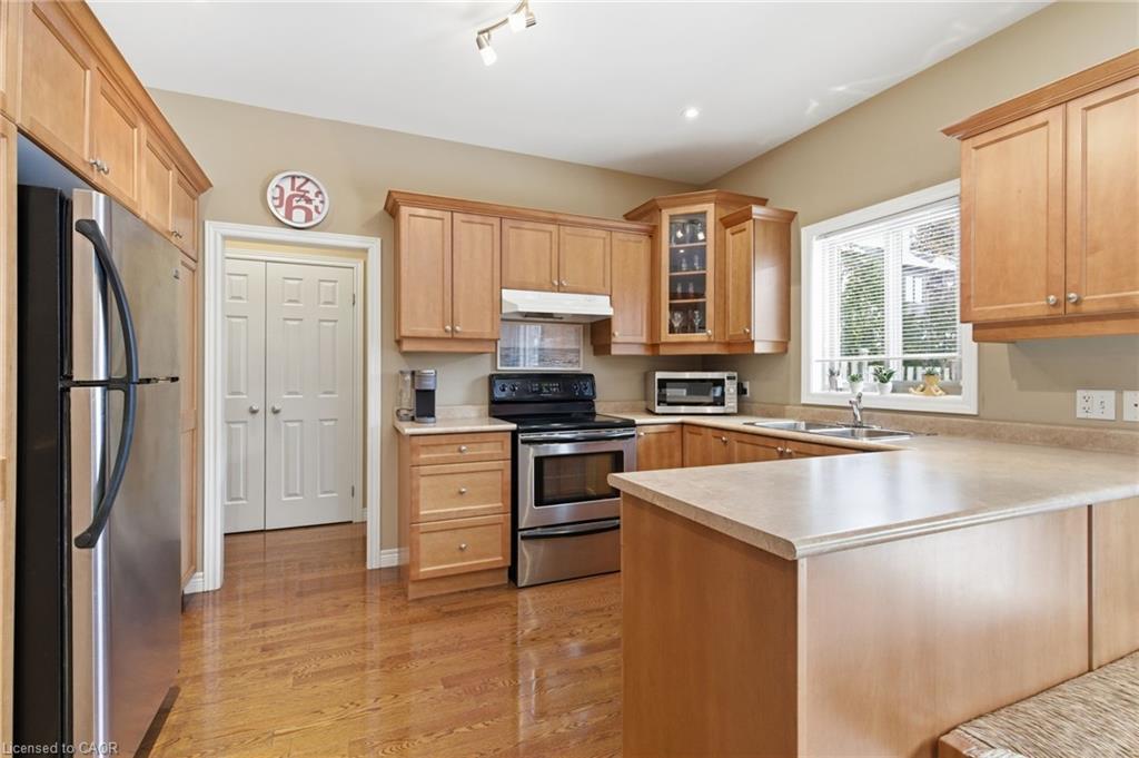 6-195 Wilson Street W, Ancaster, ON - Indoor Photo Showing Kitchen With Double Sink