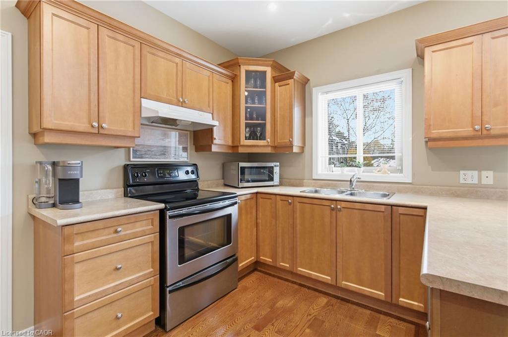 6-195 Wilson Street W, Ancaster, ON - Indoor Photo Showing Kitchen With Double Sink