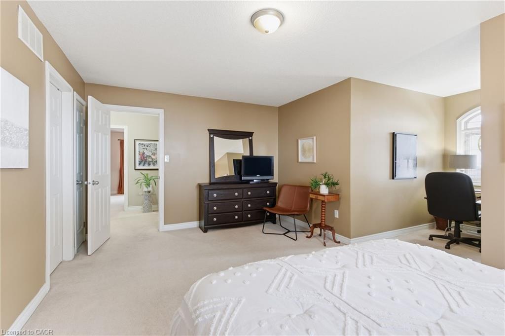 6-195 Wilson Street W, Ancaster, ON - Indoor Photo Showing Bedroom