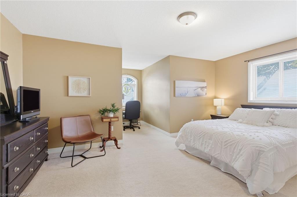 6-195 Wilson Street W, Ancaster, ON - Indoor Photo Showing Bedroom