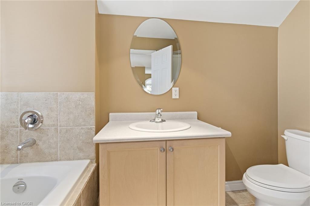 6-195 Wilson Street W, Ancaster, ON - Indoor Photo Showing Bathroom