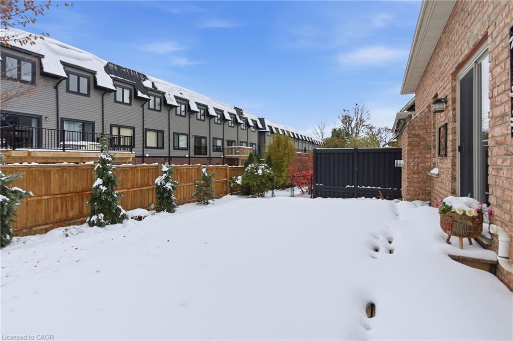 6-195 Wilson Street W, Ancaster, ON - Outdoor