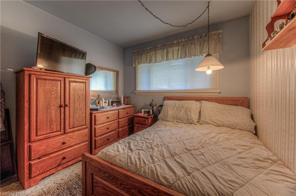 78 Dudhope Avenue, Cambridge, ON - Indoor Photo Showing Bedroom