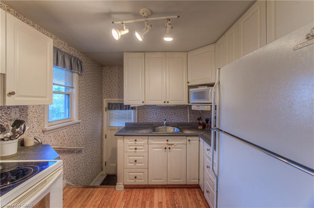 78 Dudhope Avenue, Cambridge, ON - Indoor Photo Showing Kitchen