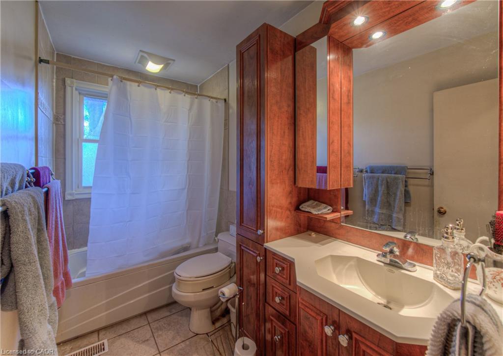 78 Dudhope Avenue, Cambridge, ON - Indoor Photo Showing Bathroom