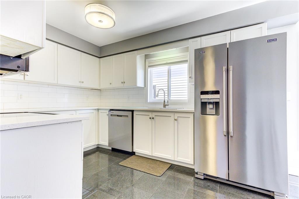 39 Karalee Crescent, Cambridge, ON - Indoor Photo Showing Kitchen