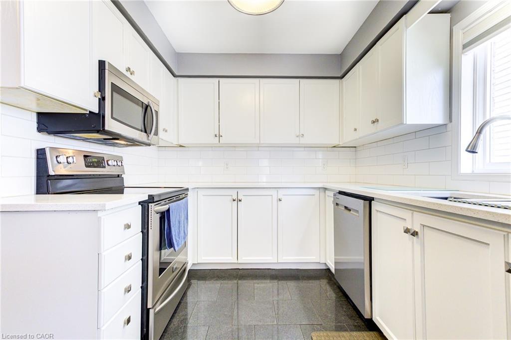 39 Karalee Crescent, Cambridge, ON - Indoor Photo Showing Kitchen