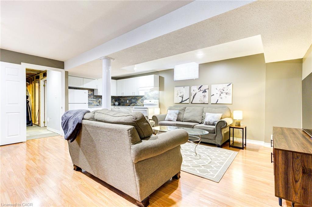 39 Karalee Crescent, Cambridge, ON - Indoor Photo Showing Living Room
