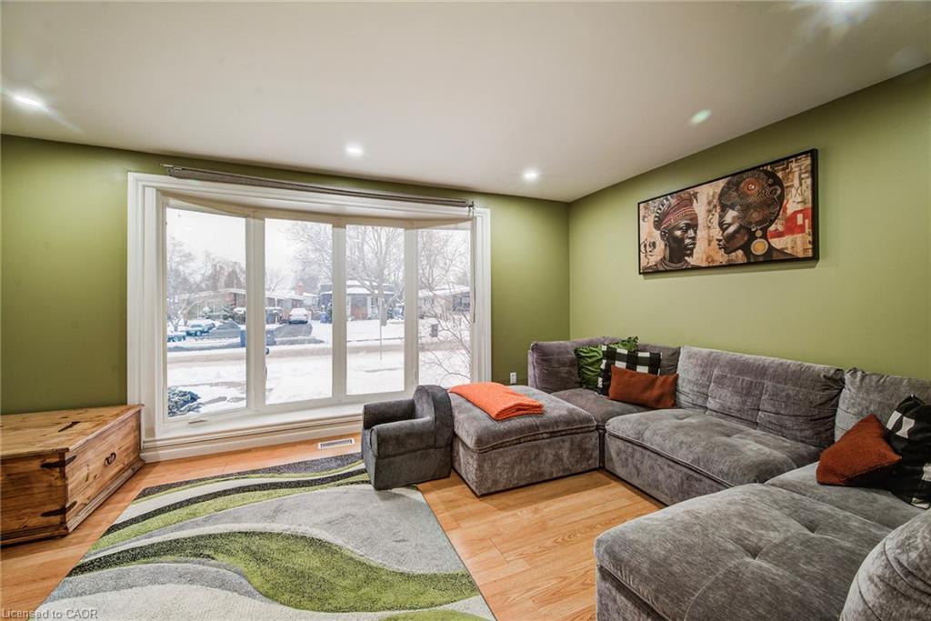 67 Burns Drive, Guelph, ON - Indoor Photo Showing Living Room
