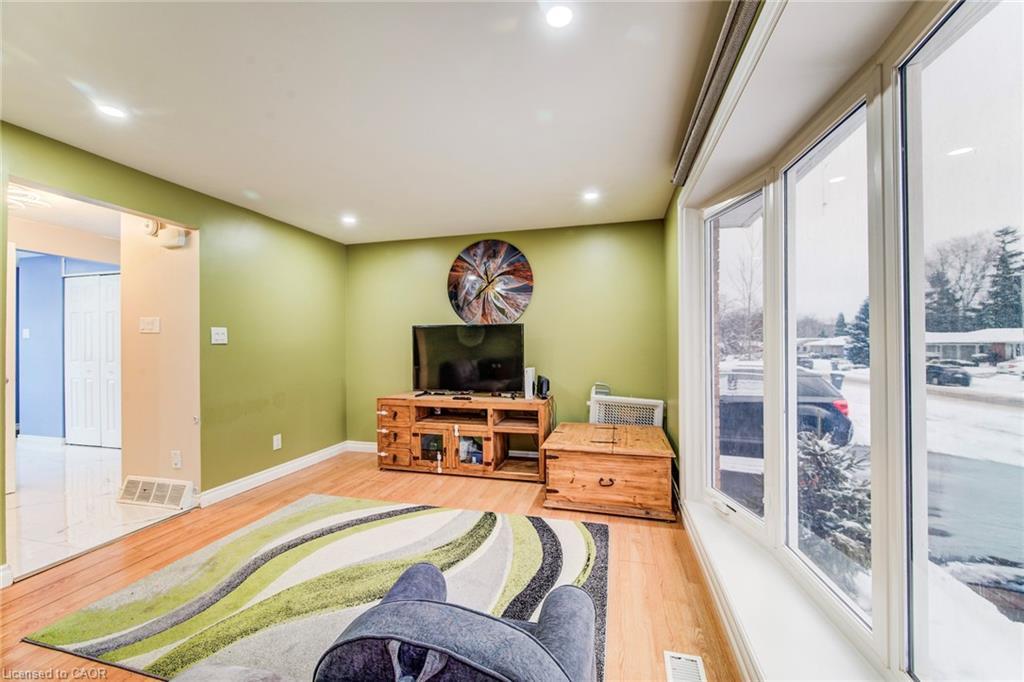 67 Burns Drive, Guelph, ON - Indoor