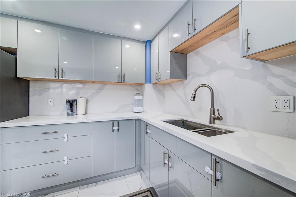67 Burns Drive, Guelph, ON - Indoor Photo Showing Kitchen With Double Sink With Upgraded Kitchen