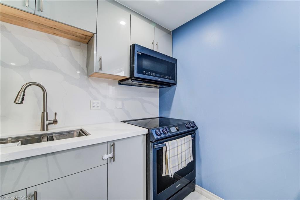67 Burns Drive, Guelph, ON - Indoor Photo Showing Kitchen