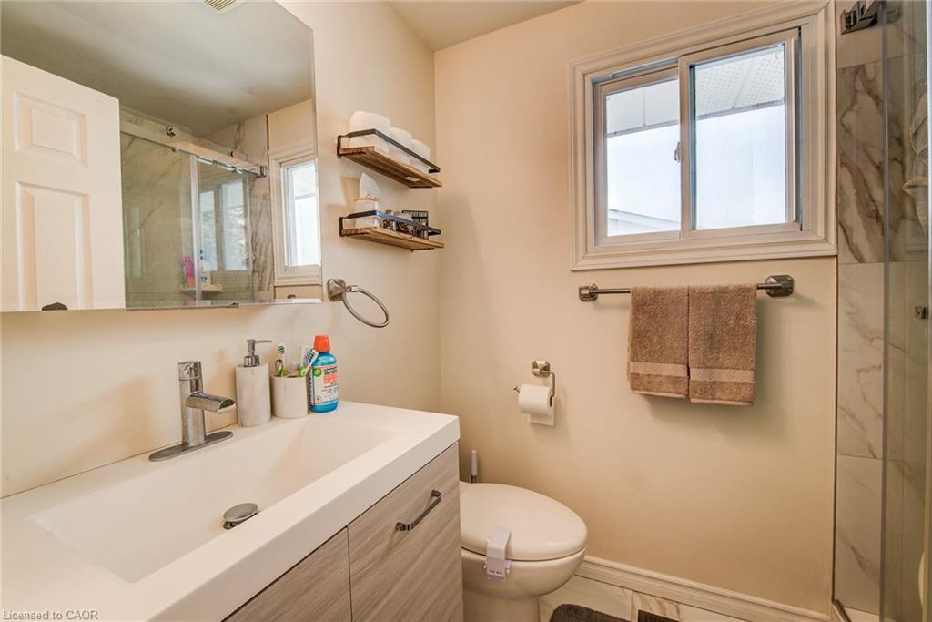 67 Burns Drive, Guelph, ON - Indoor Photo Showing Bathroom