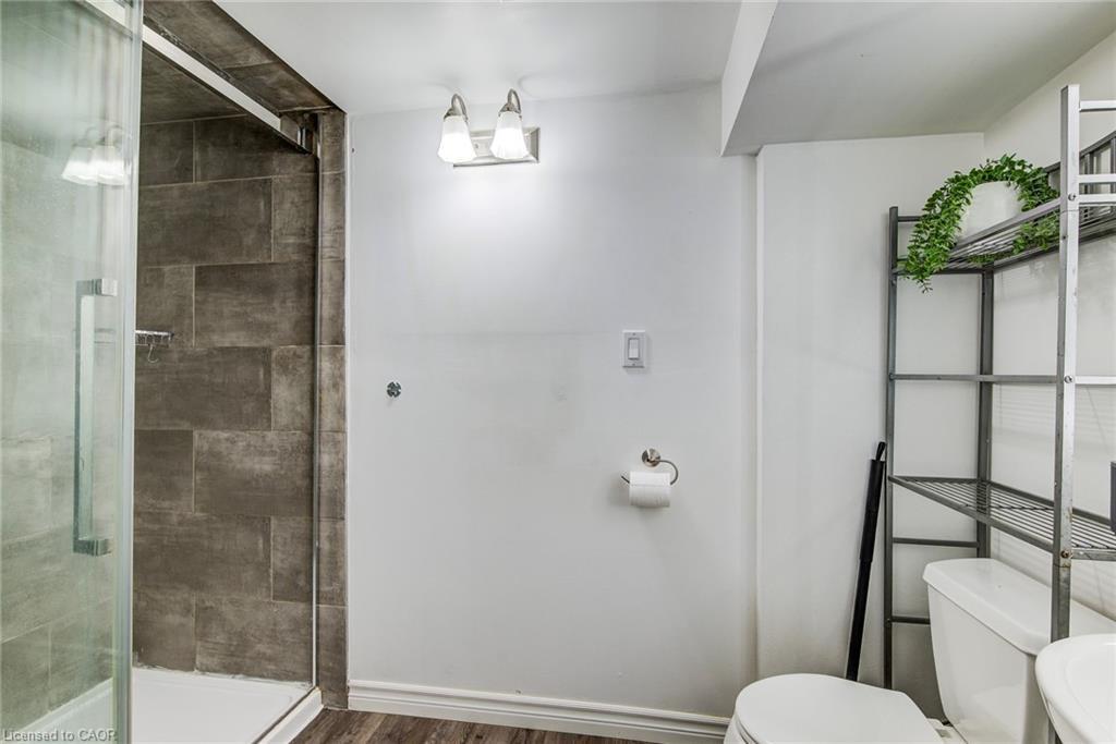 67 Burns Drive, Guelph, ON - Indoor Photo Showing Bathroom