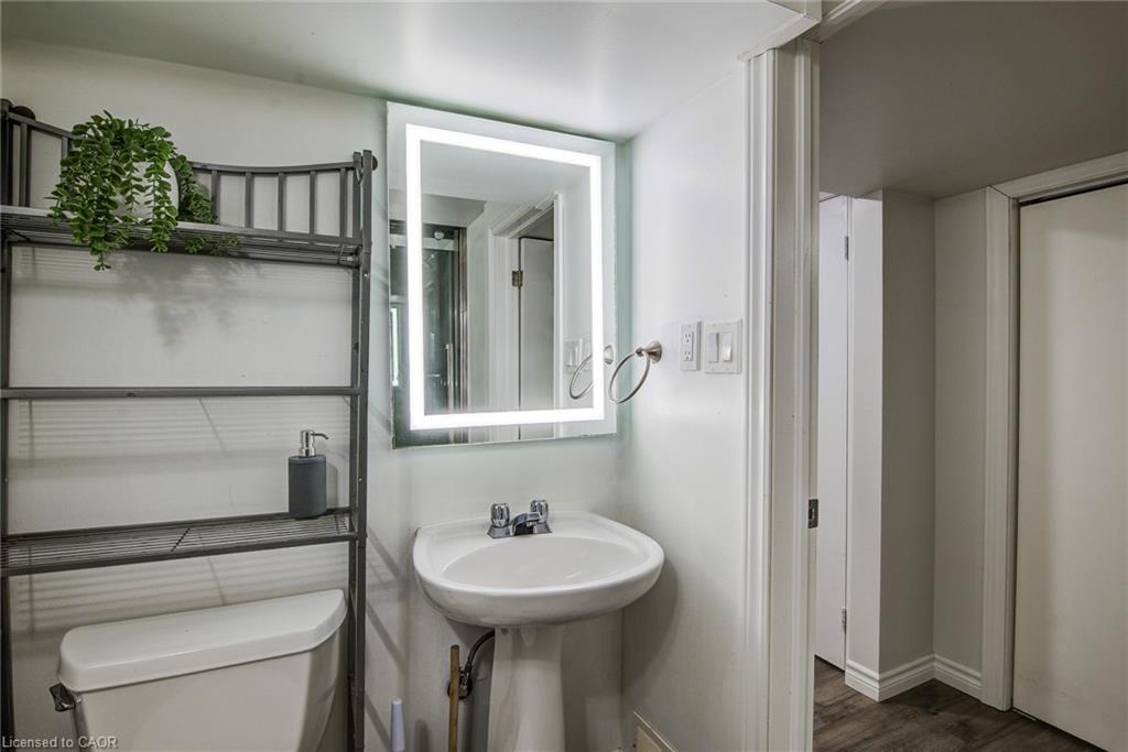 67 Burns Drive, Guelph, ON - Indoor Photo Showing Bathroom