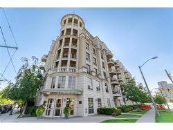 PH07-3085 Bloor Street W Etobicoke, ON M8X 1C9