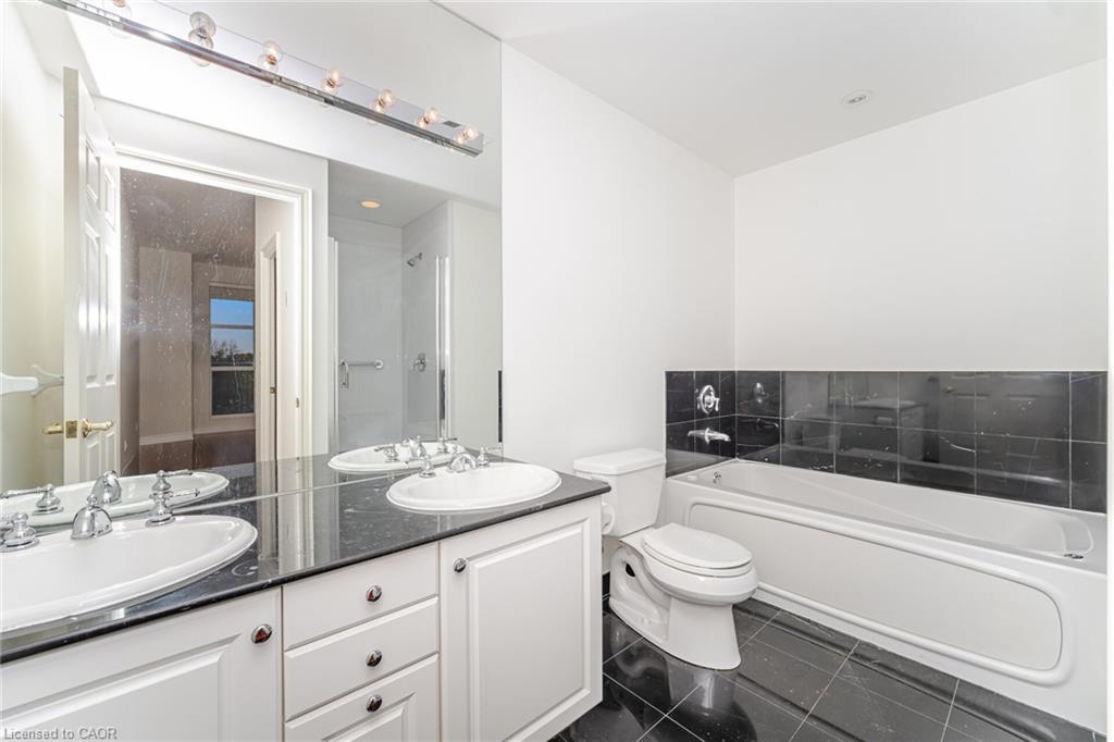 Ph07-3085 Bloor Street W, Etobicoke, ON - Indoor Photo Showing Bathroom