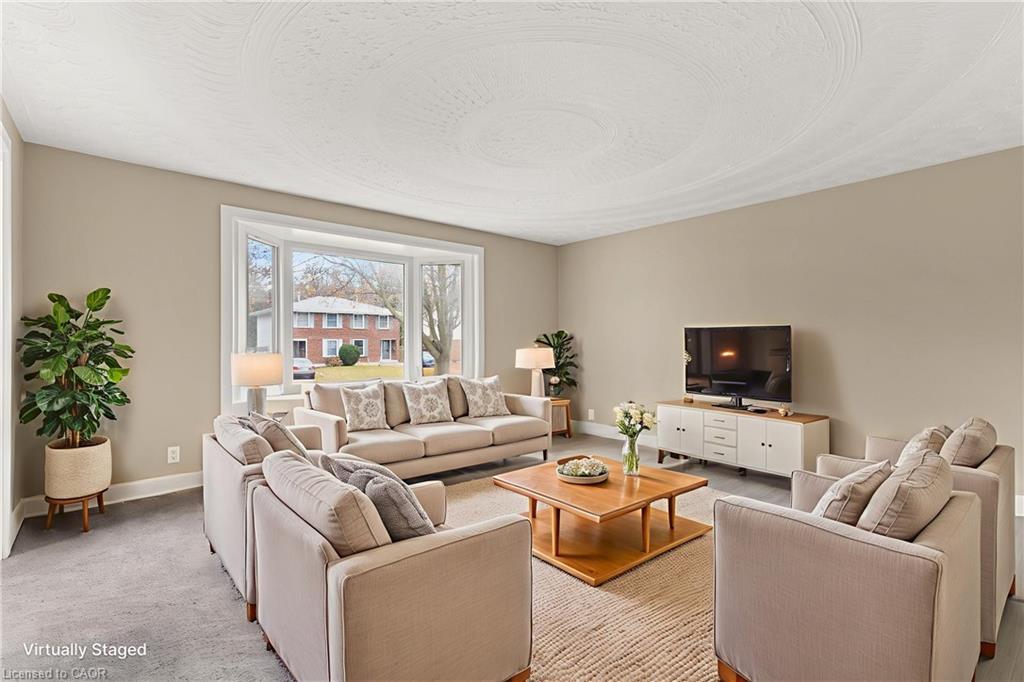 58 Selkirk Drive, Kitchener, ON - Indoor Photo Showing Living Room