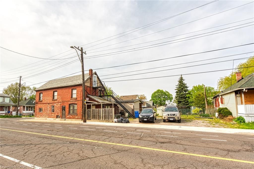 1367 Cannon Street E, Hamilton, ON - Outdoor