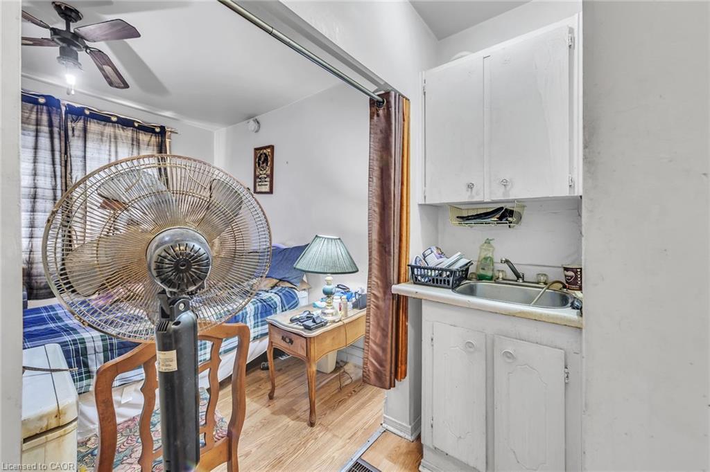 1367 Cannon Street E, Hamilton, ON - Indoor Photo Showing Other Room