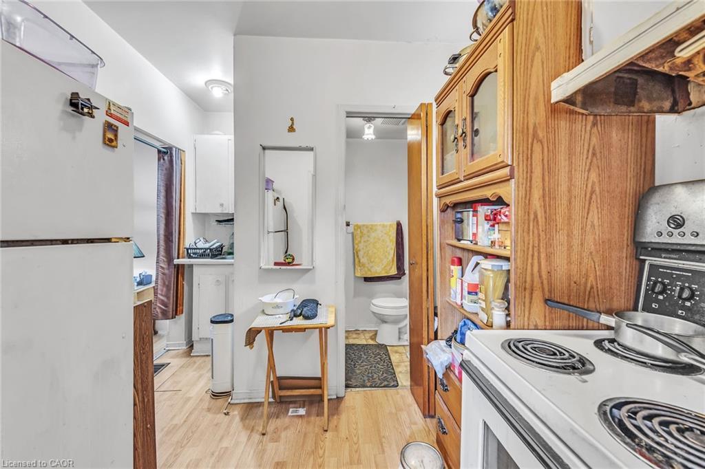 1367 Cannon Street E, Hamilton, ON - Indoor Photo Showing Kitchen