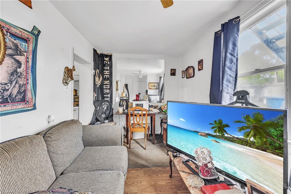 1367 Cannon Street E, Hamilton, ON - Indoor