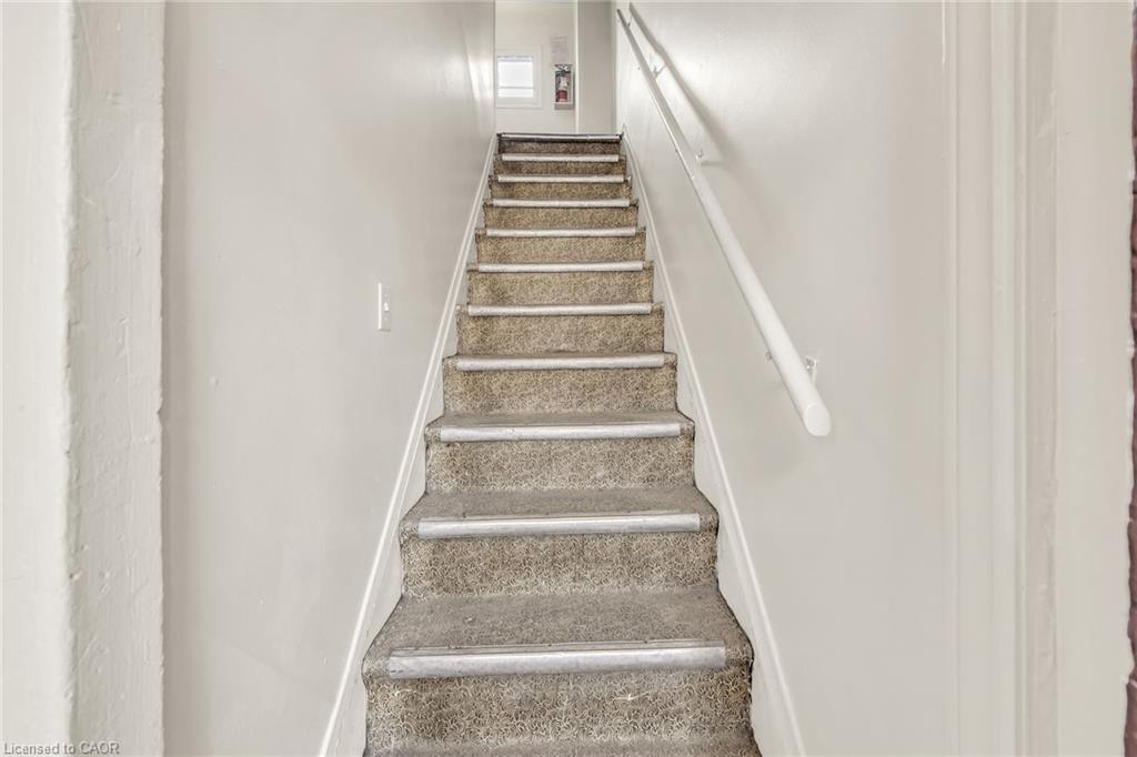 1367 Cannon Street E, Hamilton, ON - Indoor Photo Showing Other Room