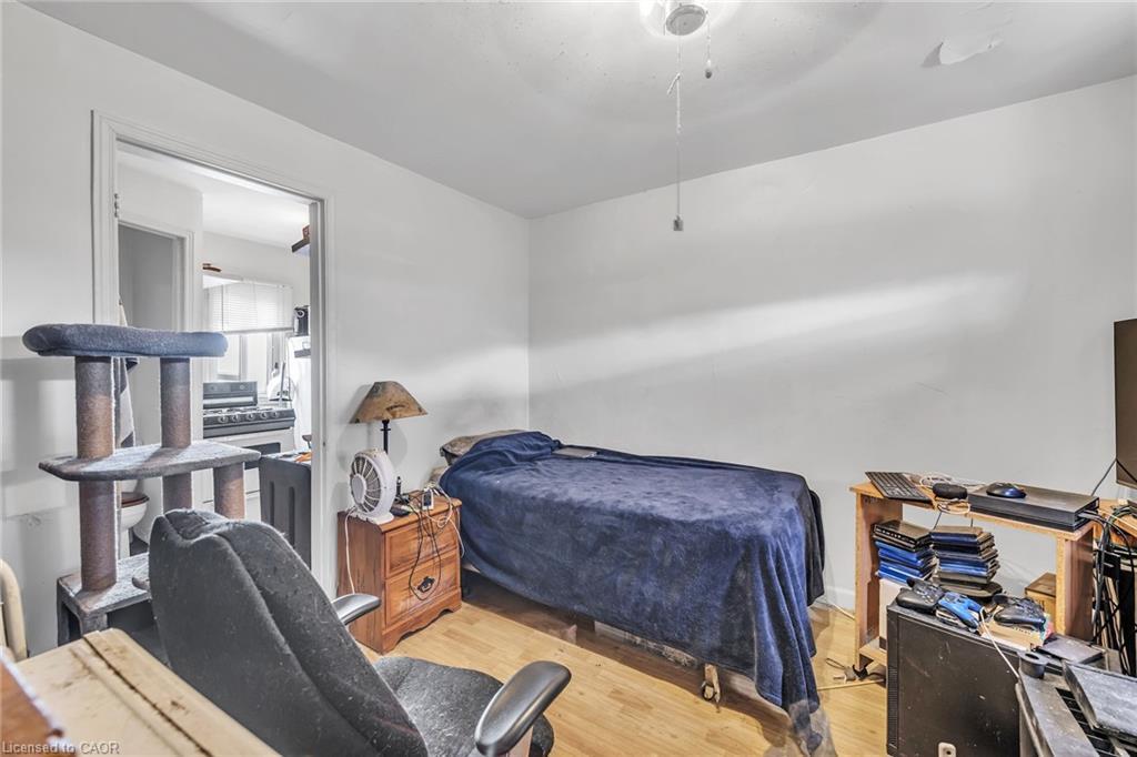 1367 Cannon Street E, Hamilton, ON - Indoor Photo Showing Bedroom