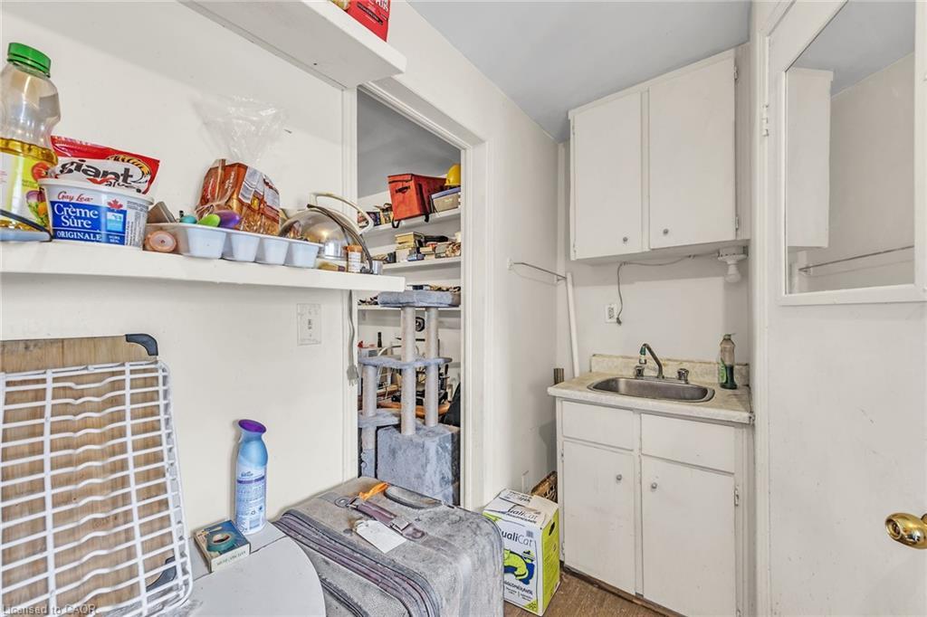 1367 Cannon Street E, Hamilton, ON - Indoor