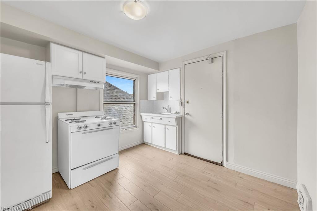 1367 Cannon Street E, Hamilton, ON - Indoor Photo Showing Kitchen