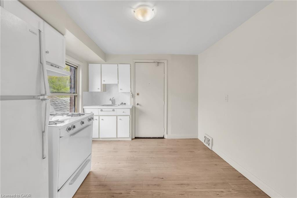 1367 Cannon Street E, Hamilton, ON - Indoor Photo Showing Kitchen