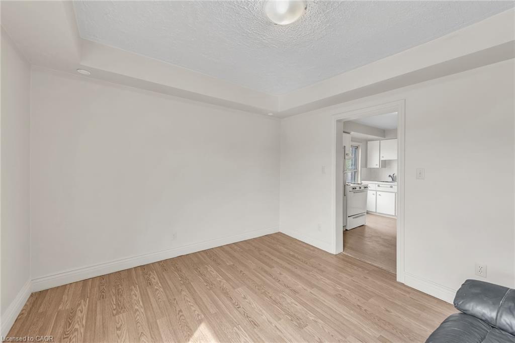 1367 Cannon Street E, Hamilton, ON - Indoor Photo Showing Other Room